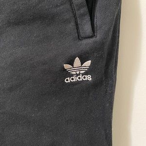 ADIDAS JOGGERS ON SALE NOW FOR 25$